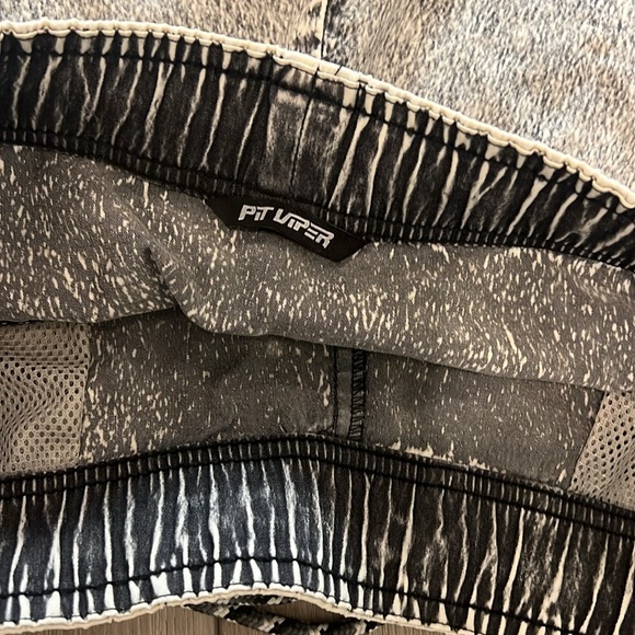 Pit Viper Large Acid Wash Denim Short - Picture 5 of 8